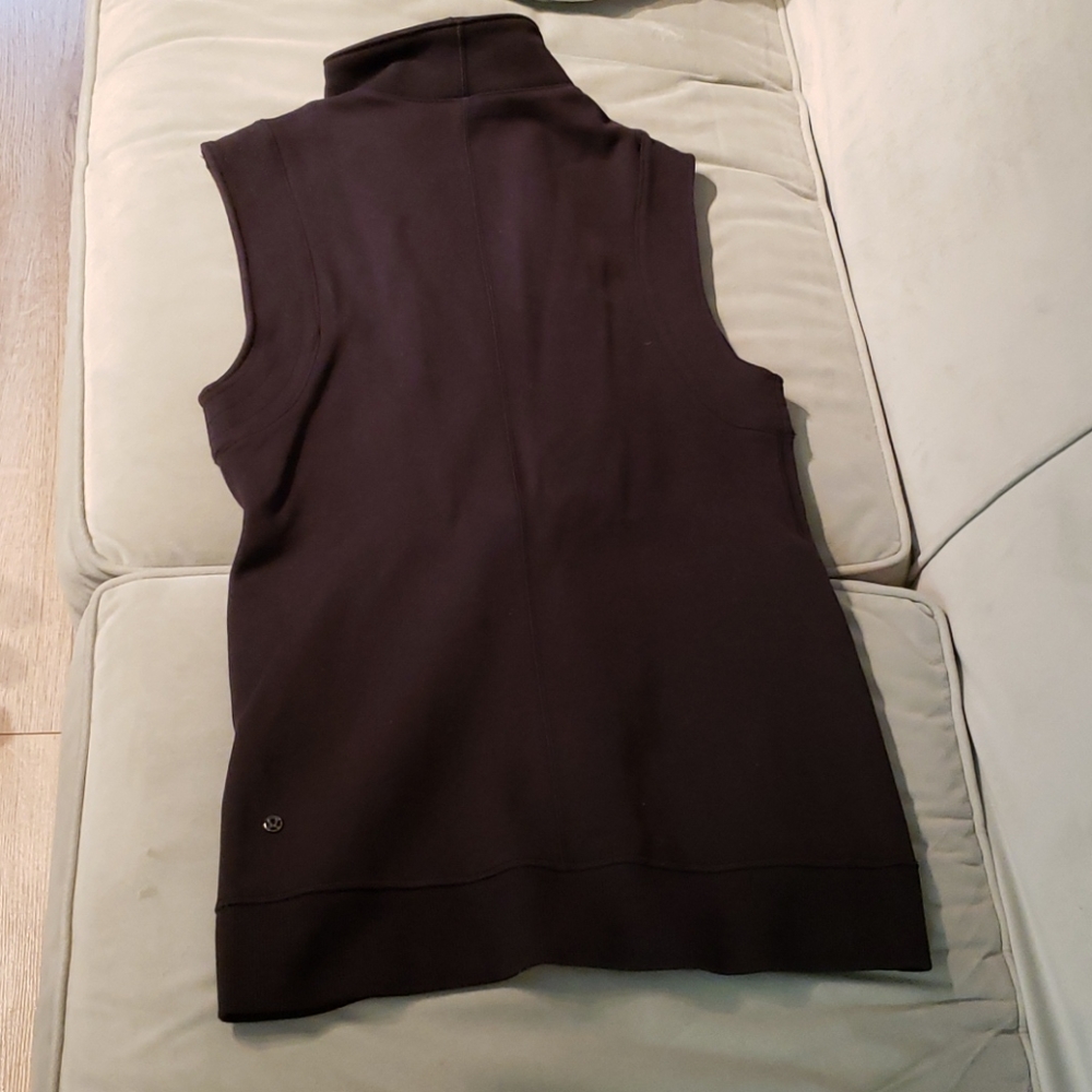 lululemon vest  size 6 pre-owned - Picture 2 of 7